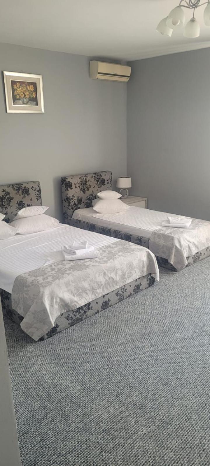 Hotel Delaf クルージュ＝ナポカ エクステリア 写真