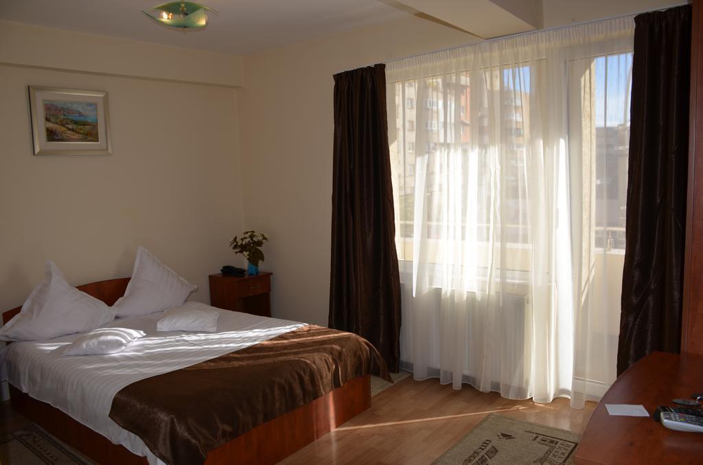 Hotel Delaf クルージュ＝ナポカ エクステリア 写真